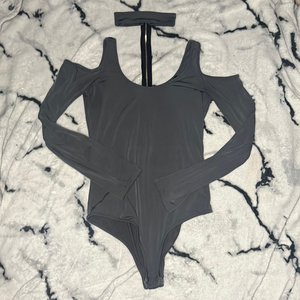 Forever 21 grey choker top (M)